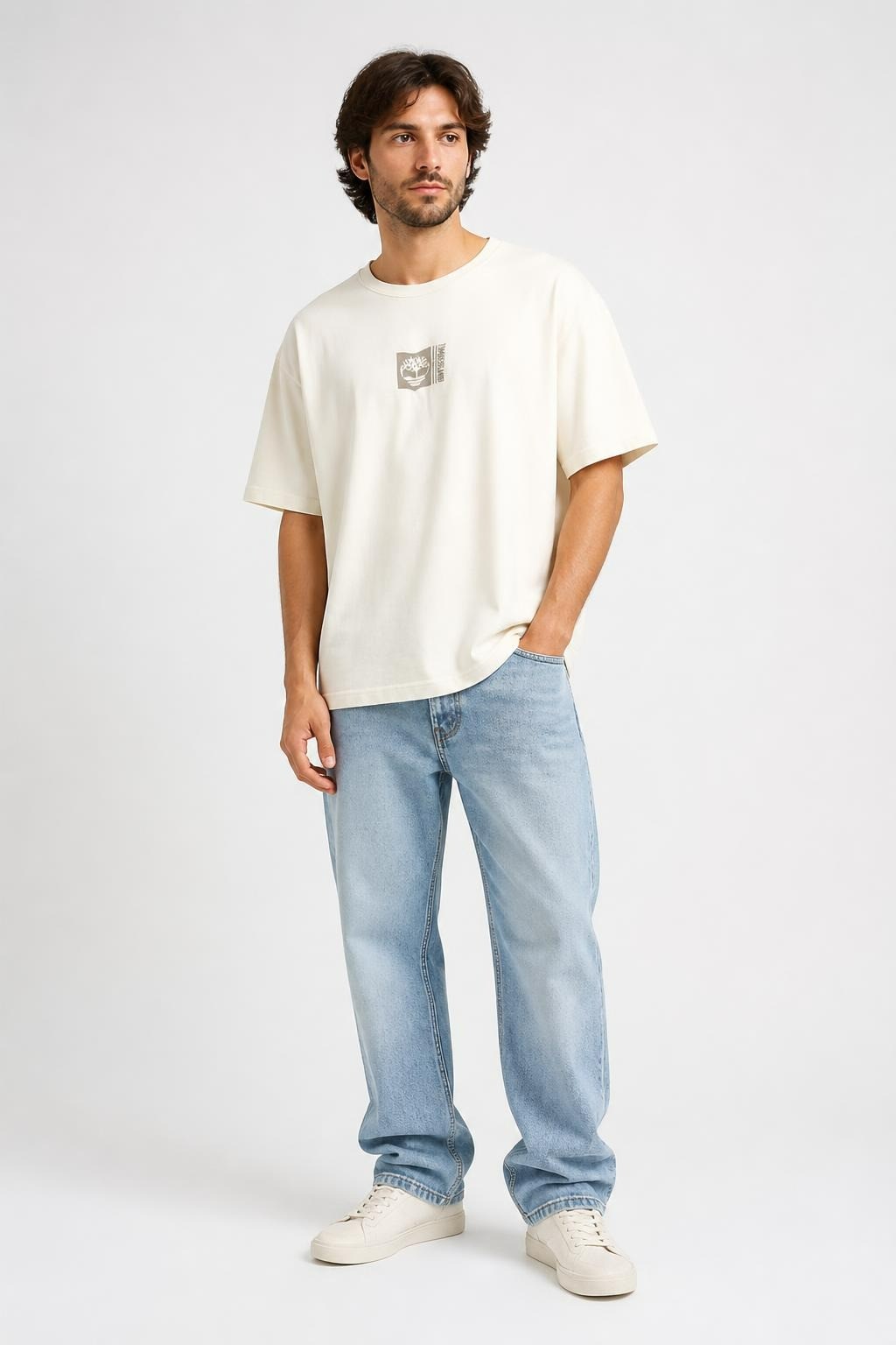Timberland White Logo T-shirt XL - pre-loved at Why Go Less, Lebanon
