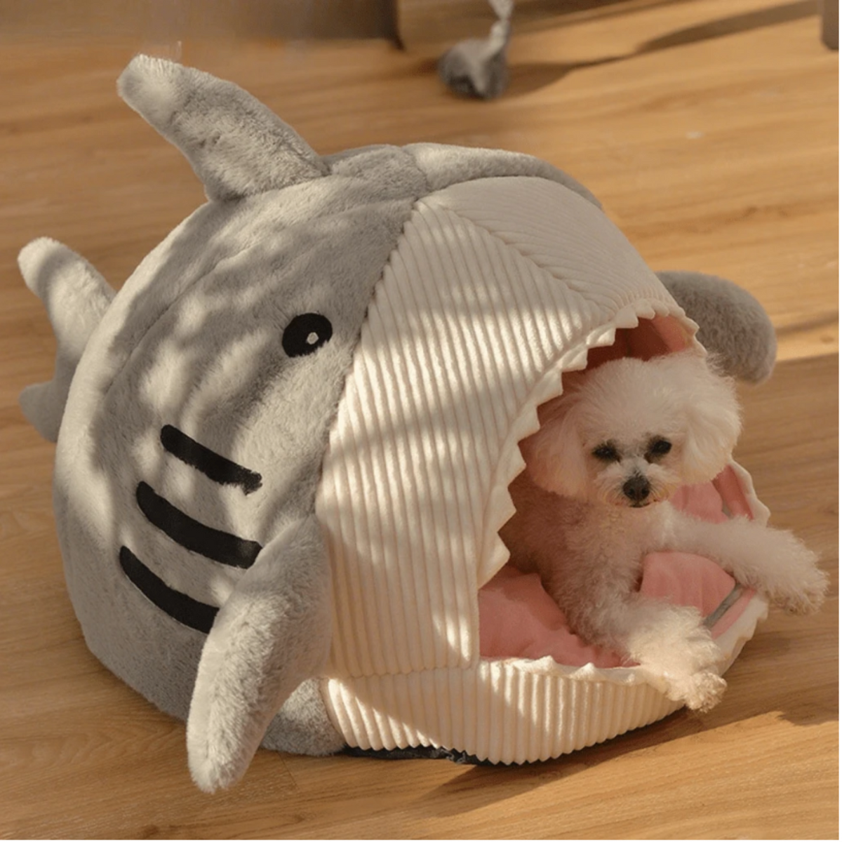 Soft & Warm Enclosed Shark-Shaped Pet Bed - Digollo at Why Go Less, Lebanon (3)