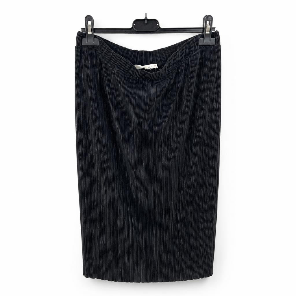 CLIN black pleated midi skirt, size M - white studio shot, second-hand at Why Go Less, Dekwaneh, Lebanon
