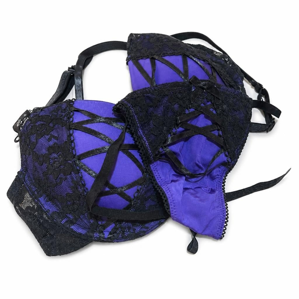 Blue & black lace lingerie set, bra + brief - white studio shot, second-hand at Why Go Less, Dekwaneh, Lebanon