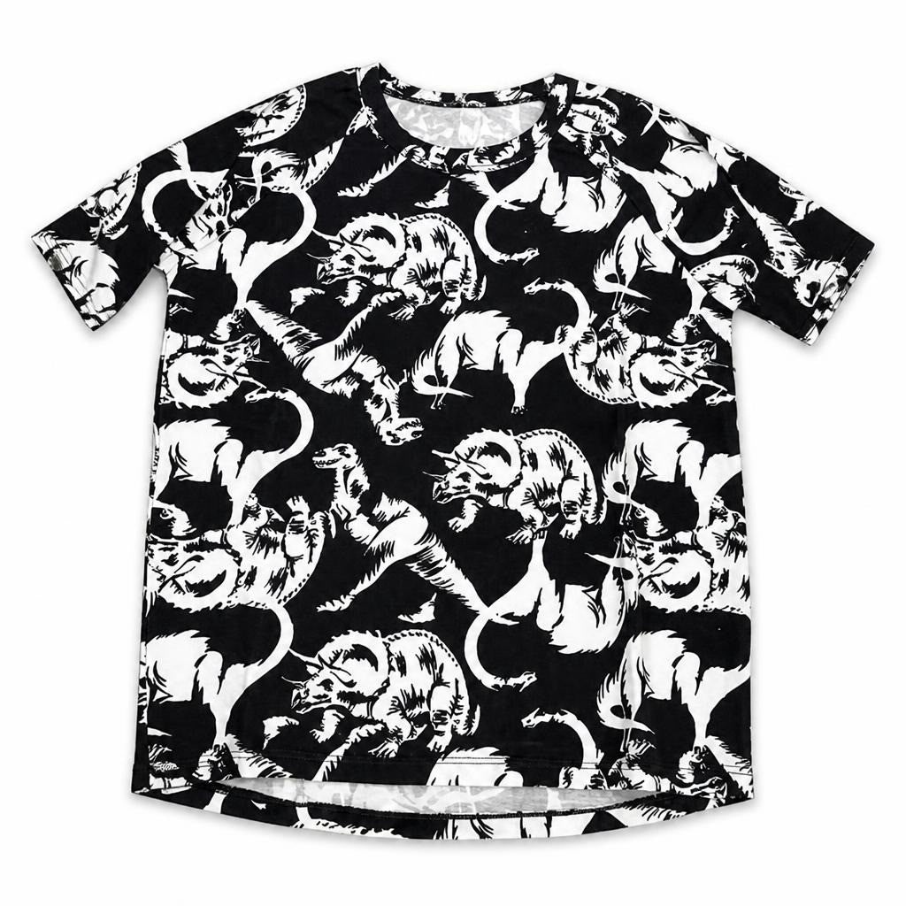 T-shirt Garçon Noir et Blanc Orné D'un Imprimé Graphique Audacieux Représentant des Dinosaures | Seconde Main | Pourquoi Payer Plus Cher