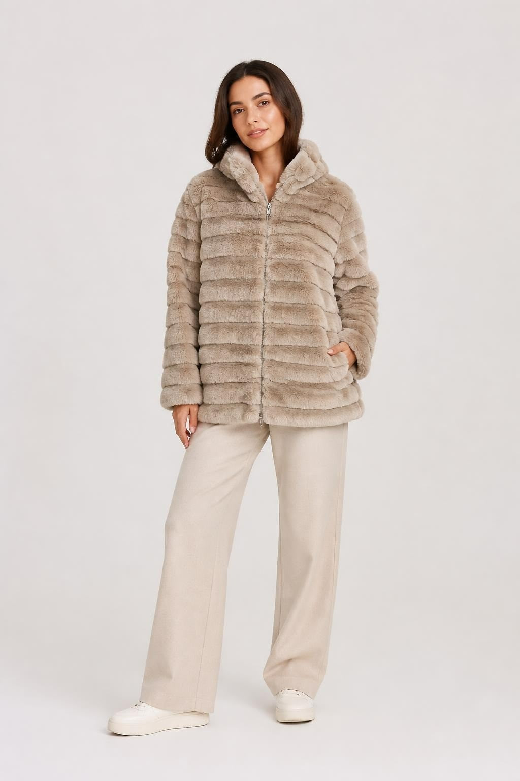 Veste zippée rayée en fausse fourrure beige | D'occasion | Pourquoi se contenter de moins