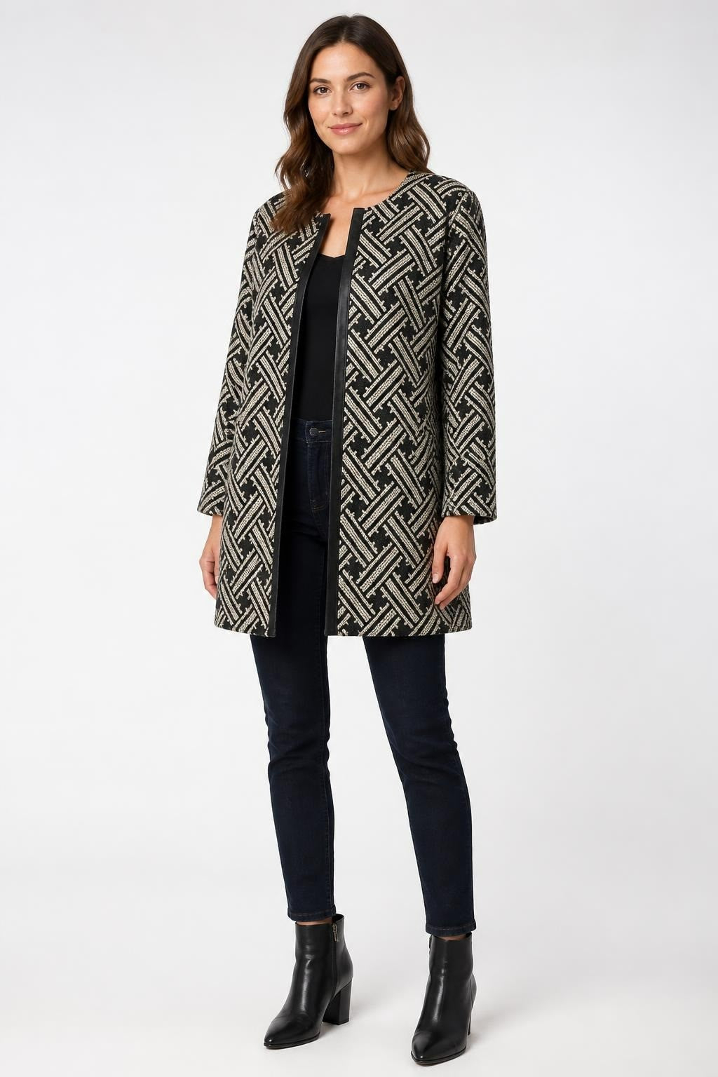 Manteau ouvert à motif géométrique noir et blanc | Seconde main | Pourquoi faire moins bien-1