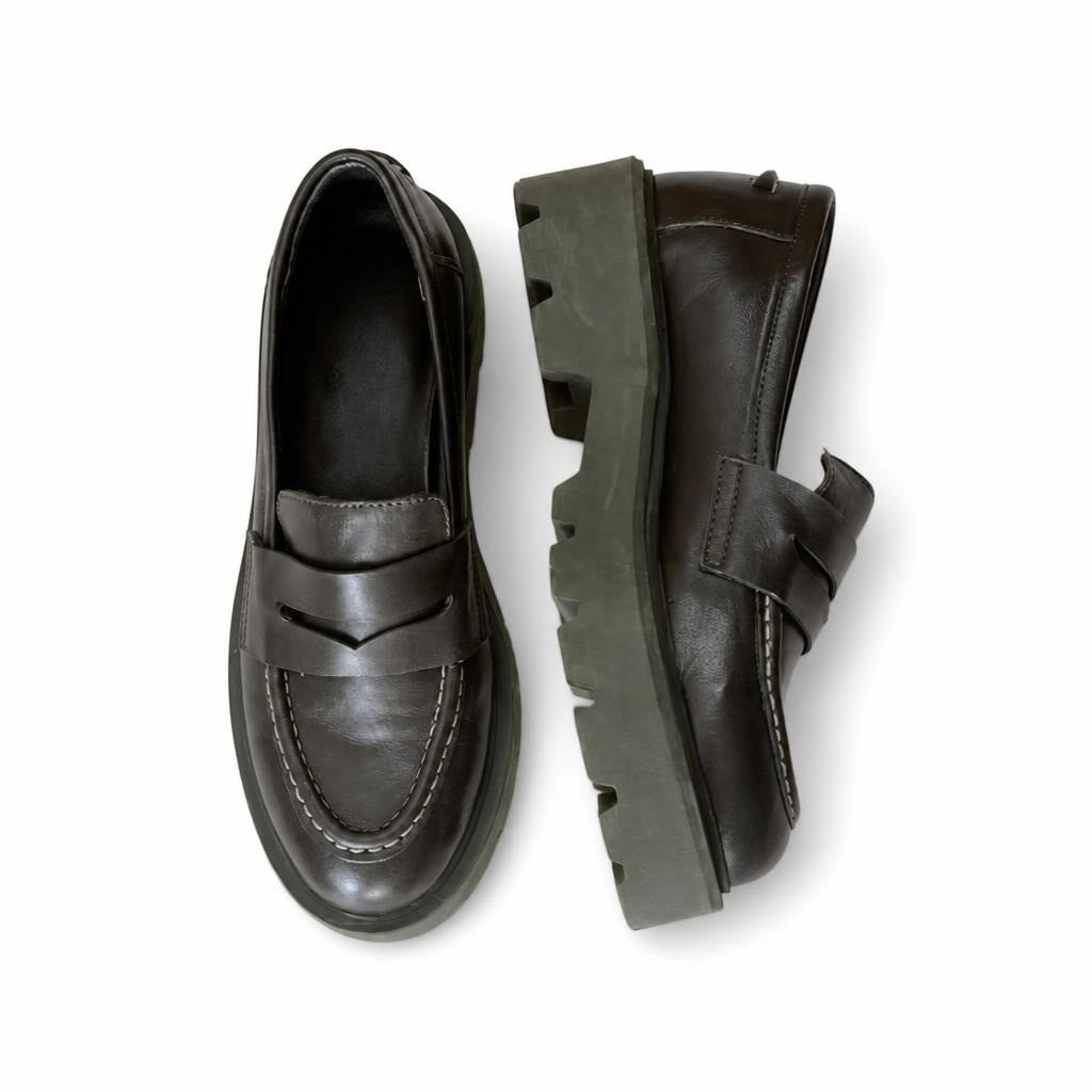 Dark green chunky loafers, Pelin Ayakkabilari - white studio shot, second-hand at Why Go Less, Dekwaneh, Lebanon