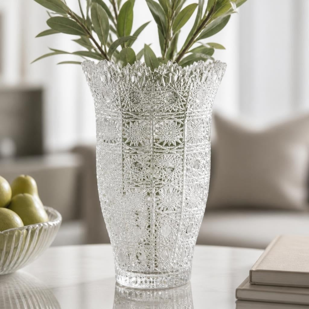 Vase décoratif en cristal taillé, motif orné | Occasion | Pourquoi payer plus