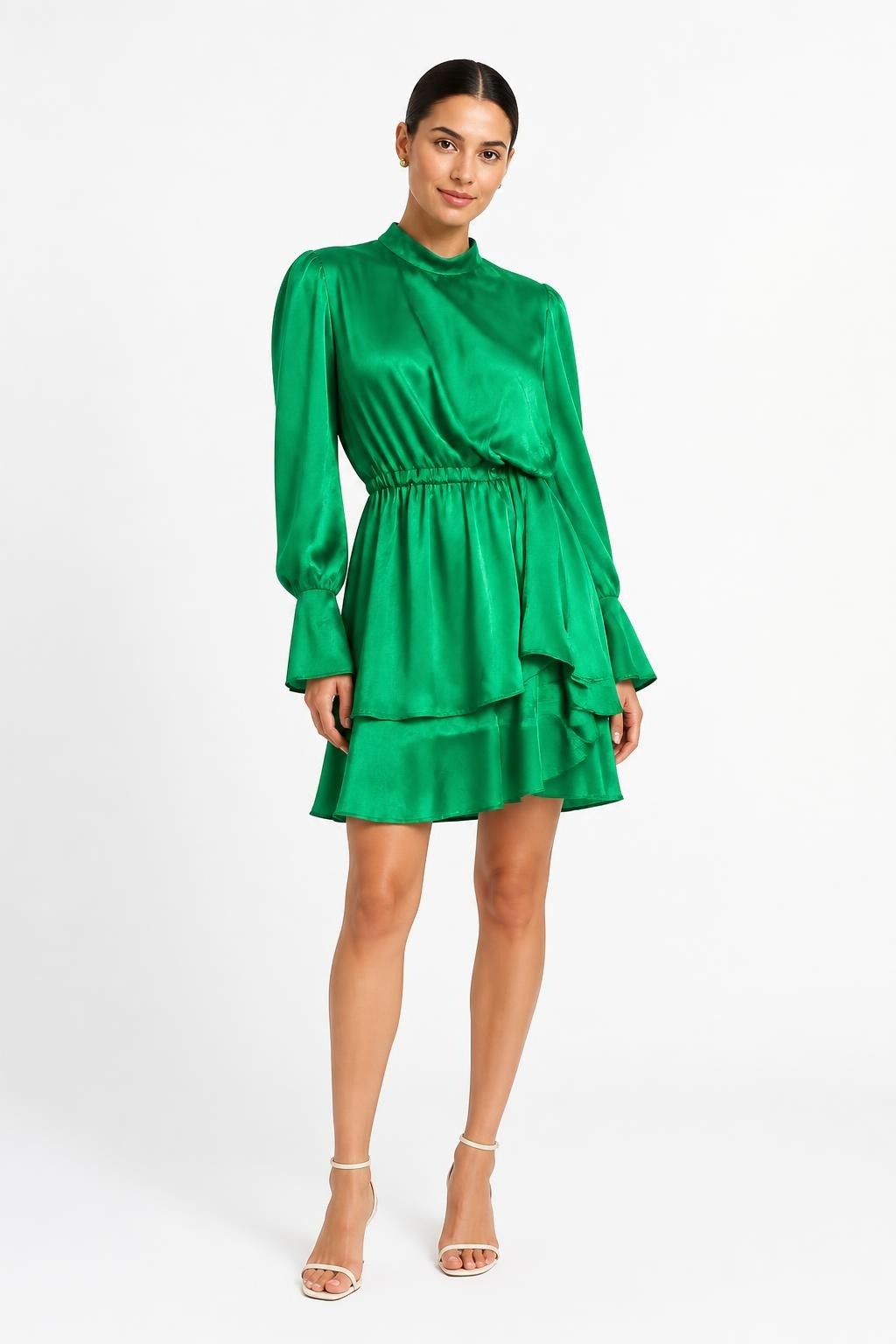 Mini-robe en satin vert émeraude à volants, manches longues | Occasion | Pourquoi s'en priver ?