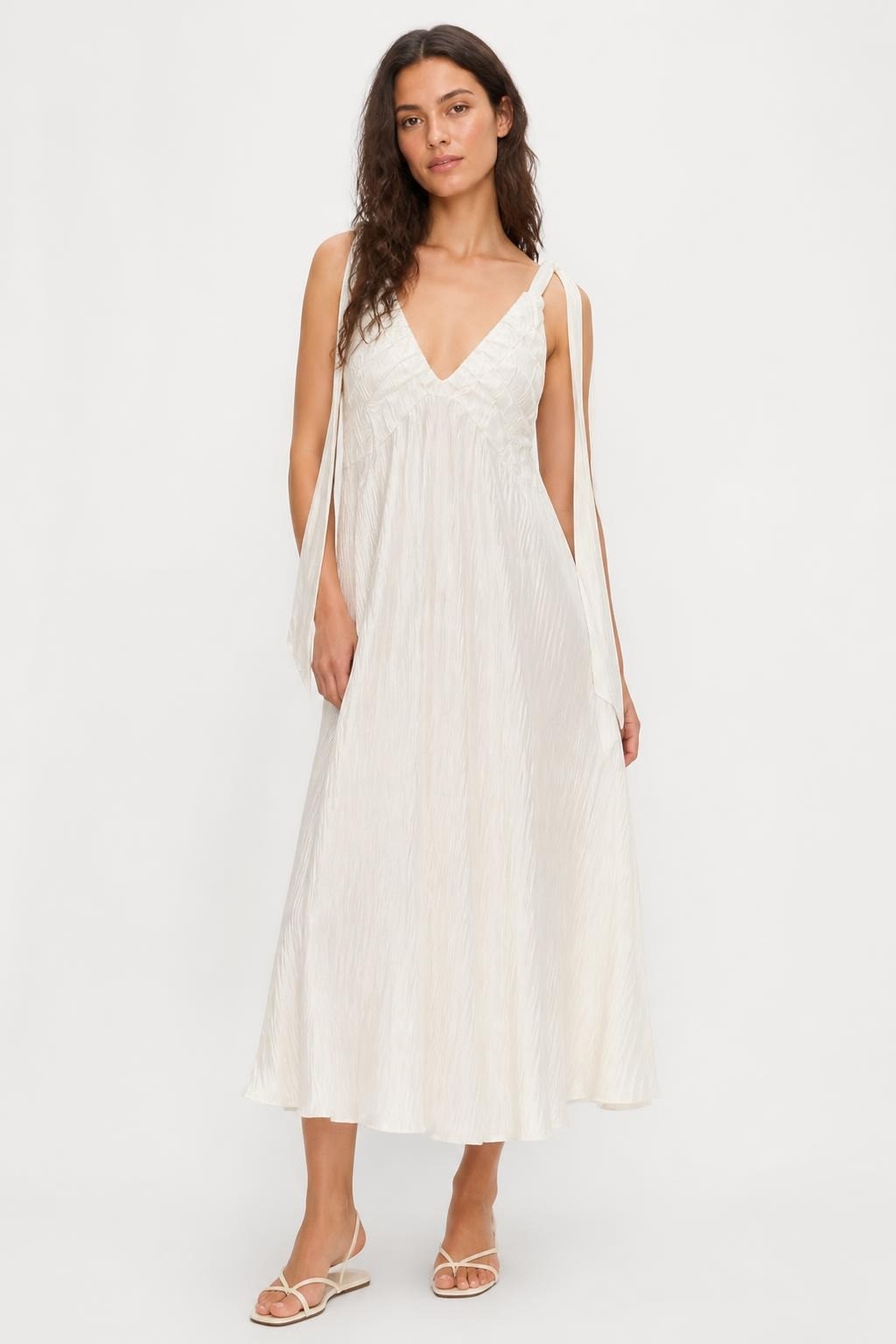 Robe midi blanche en satin froissé à bretelles nouées | Seconde main | Pourquoi chercher moins bien