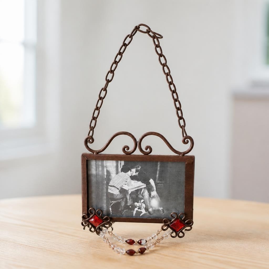 Ornate copper-tone metal hanging photo frame 3x5" | Pre-Loved | Why Go Less