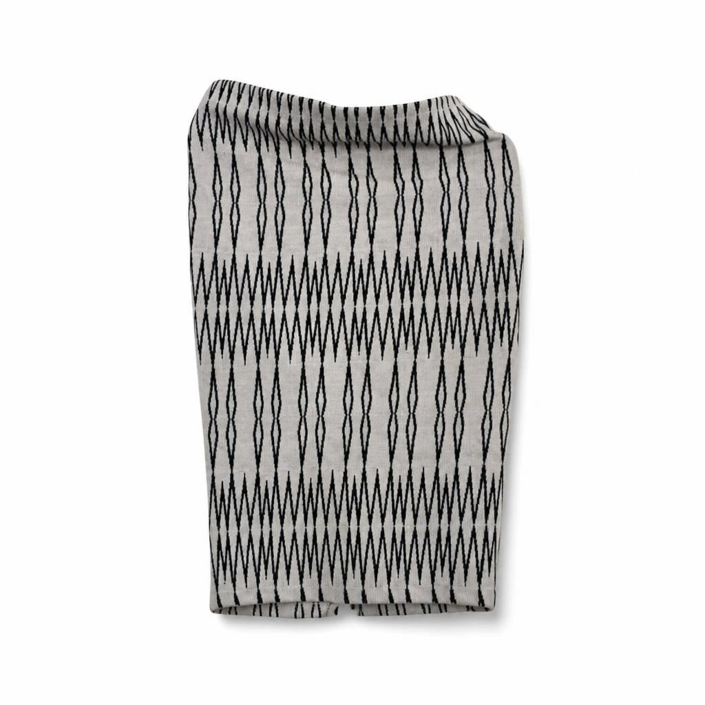White black geometric zigzag print pencil skirt - white studio shot, second-hand at Why Go Less, Dekwaneh, Lebanon