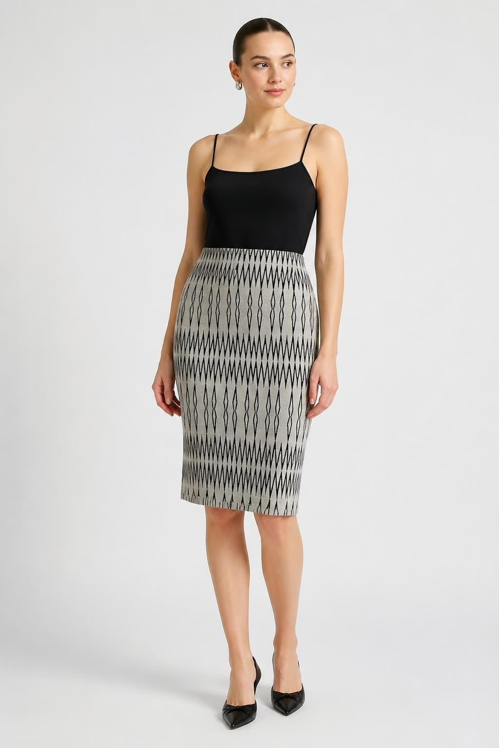 White black geometric zigzag print pencil skirt | Pre-Loved | Why Go Less