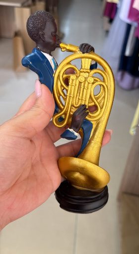 Figurine musicien jouant du cor d'harmonie, bleu et or | Occasion | Pourquoi se contenter de moins bien