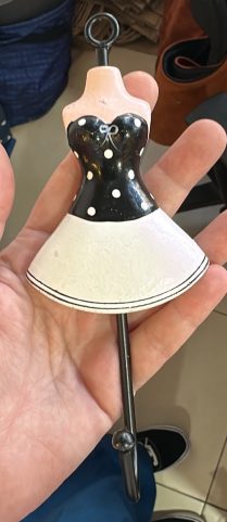 Crochet/clip mannequin de couture, noir et blanc | Seconde main | Pourquoi dépenser plus