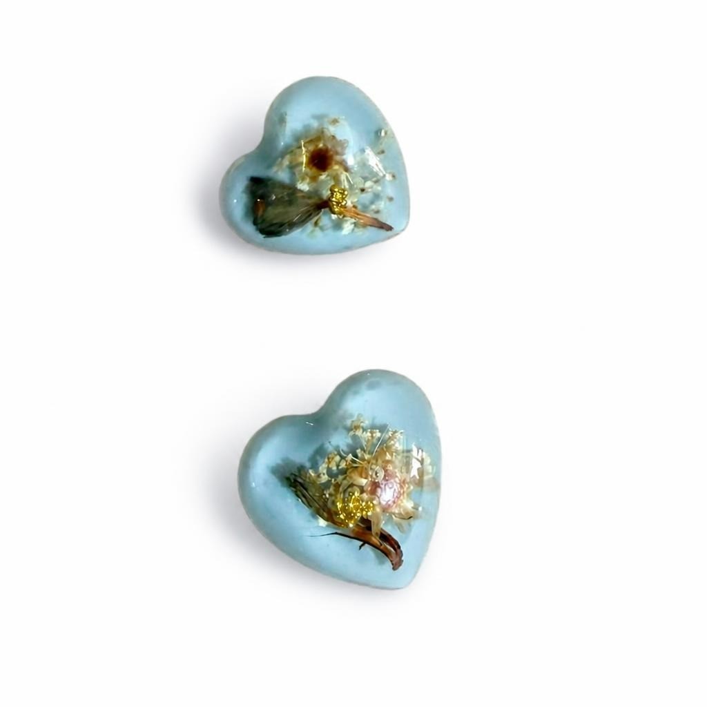 Light blue resin heart earrings with dried fl - second-hand at Why Go Less